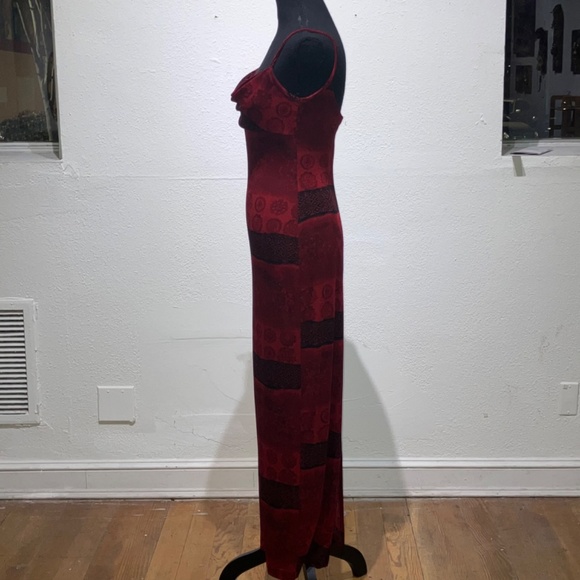Red and black slinky Stretchy form-fitting Y2K. Dress. - Picture 4 of 6